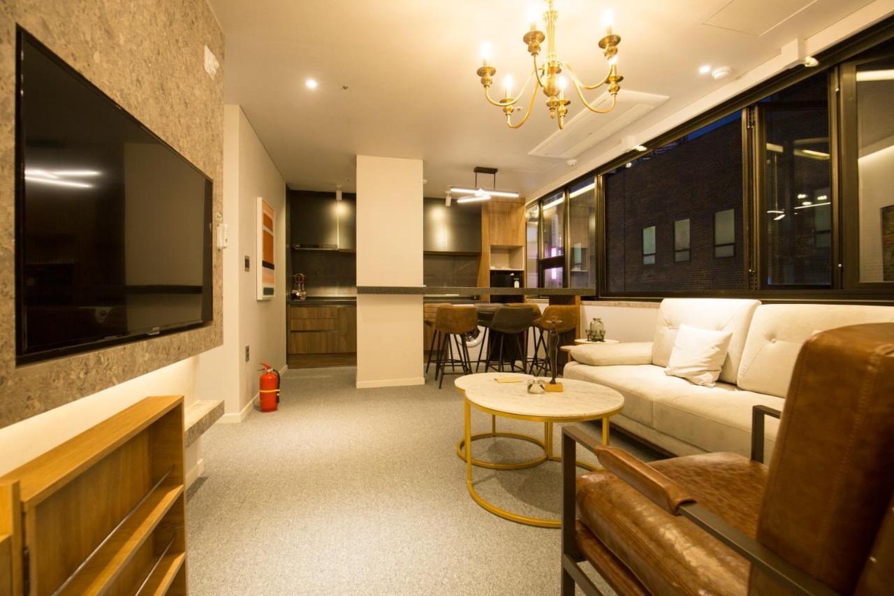 Uh Suite The Jongno Сеул Экстерьер фото